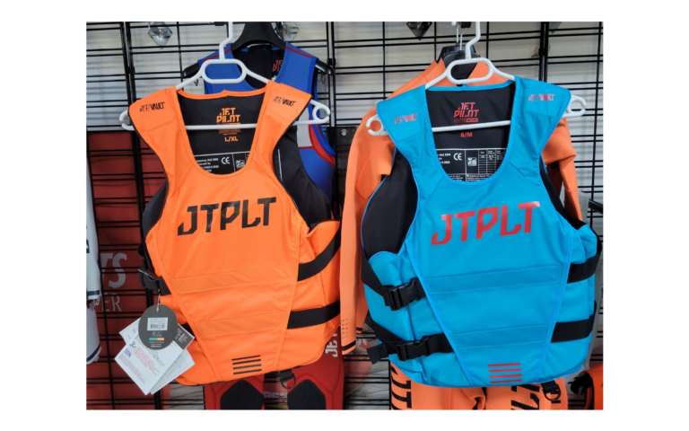 🗓️ VENTE AUX ENCHÈRES — ARTICLES SPORTS NAUTIQUES, ACCASTILLAGE PIECES DETACHEES JET SKI AGENCEMENT MAGASIN — 27/12 à 16h15