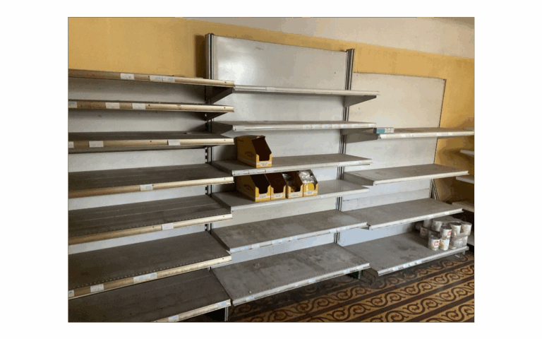 🗓️ VENTE AUX ENCHÈRES — Racks de stockage lourd, outillage, agencement de magasin mobilier de bureau chambre froide — 03/12/25 à 15h30