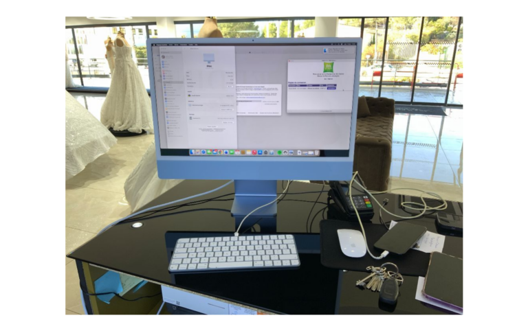  VENTE AUX ENCHÈRES —  MATÉRIEL DE RESTAURATION, COIFFURE, AGENCEMENT MAGASIN, ROBES DE MARIÉE — 15/04/26 à 14H00