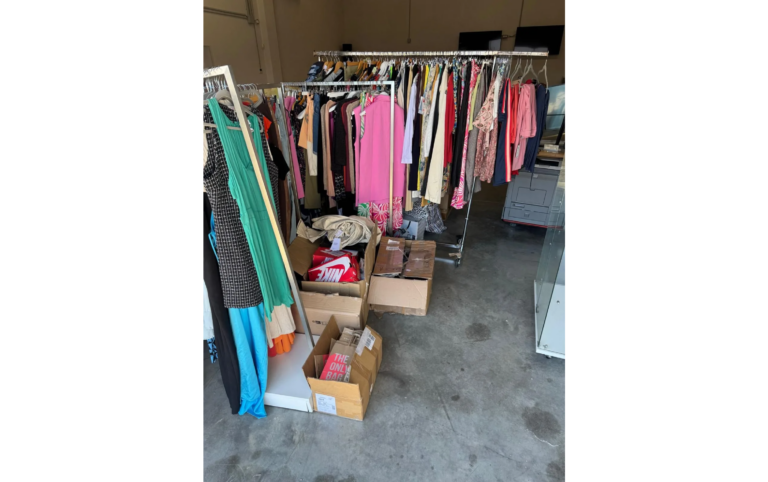 🗓️ VENTE AUX ENCHÈRES — stock de vêtements, articles de maison, agencement de magasin —  10.06.26 — 14h45