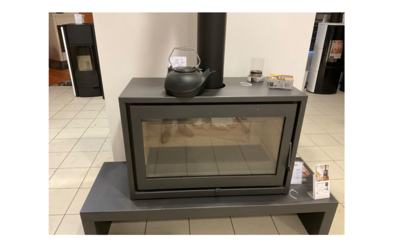 🗓️ VENTE AUX ENCHÈRES — Cheminées, inserts, poêles, accessoires, informatiques, manutention, bureaux — 08/10/26 à 14h00